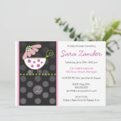 Invitation rose de baby shower de chariot de (Debout devant)