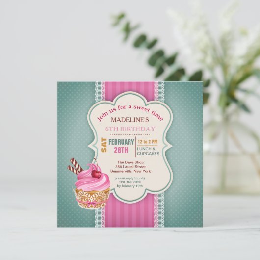 Invitation rose de petit gâteau (Debout devant)