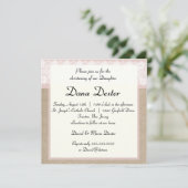 Invitation rose élégante de baptême de dentelle de (Debout devant)