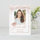 Invitation Rose en or confetti blanc typographie graduation (Debout devant)