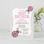 Invitation rose et grise de baby shower de (Debout devant)