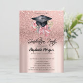 Invitation Rose Gold Glitter Floral Grad Cap Bow Graduation (Debout devant)