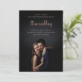 Invitation Rose Gold Modern Script avec photo| Mariage (Debout devant)