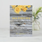 Invitation Rose jaune sur Arrière - plan en bois en espagnol (Debout devant)