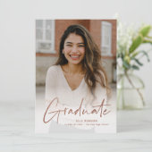 Invitation Rose moderne Gold Script Photo Graduation Party (Debout devant)