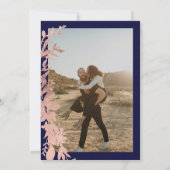 Invitation Rose or fleuri couronne chic bleu marine mariage (Dos)