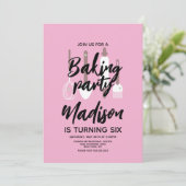 Invitation rose pour fête d'anniversaire de chef p (Debout devant)
