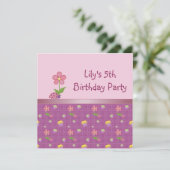 Invitation rose pour la fête d'anniversaire de 5 a (Debout devant)