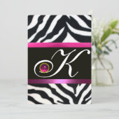Invitation ROSE, PURPLE BLACÉ ZEBRA FUR MONOGRAM fuchsia (Debout devant)