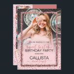 Invitation Rose Rose Gold Confetti Frontière Photo Sweet 16<br><div class="desc">L'invitation à la fête d'anniversaire du sweet sixteen photo, élégante et moderne, est parfaite pour l'événement contemporain et élégant. Il présente une fausse parties scintillant rose rose or brillant à la saupoudrée de confetti bordure sur le dessus d'un sombre rose et de la photo arrière - plan. Le dos affiche...</div>