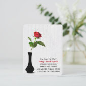 Invitation Rose Rouge Dans Le Vase Noir Sur Bois Blanchis (Debout devant)
