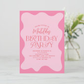 Invitation Rose rouge girly moderne ondulé gras type rétro (Debout devant)