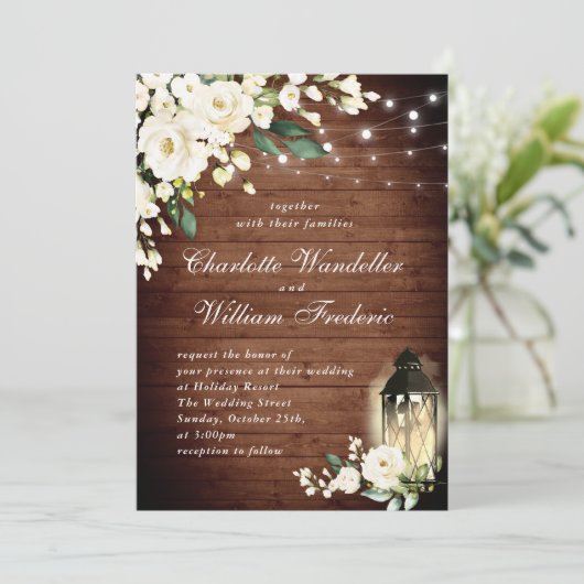 Invitation Roses blanches Lanterne en bois rustique Mariage a (Debout devant)