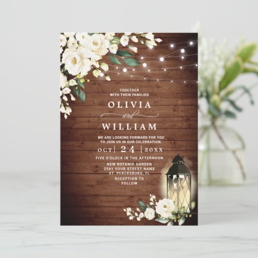 Invitation Roses blanches Mariage d'aquarelle en bois rustiqu (Debout devant)