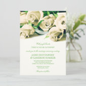 Invitation Roses blancs romantiques épousant l'invitation (Debout devant)