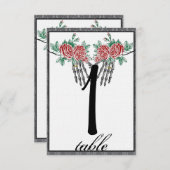 Invitation Roses et main de squelette gothique numéro de tabl (Devant / Derrière)