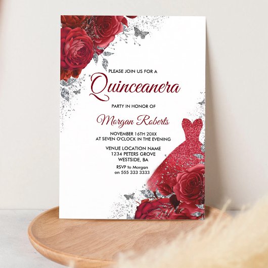 Invitation Roses Rouges Robe Argentée Quinceanera