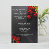 Invitation Roses Rouges sur Mariage Élégant Noir (Debout devant)