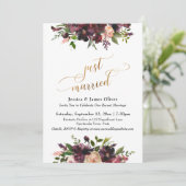 Invitation Rouge Bourgogne Foncé Floral Or Script Mariés à l' (Debout devant)