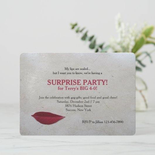 Invitation rouge de lèvres (Debout devant)