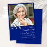 Invitation Royal Blue 80th Birthday Photo<br><div class="desc">Photo minimaliste royal bleu et blanc 80e anniversaire invitation pour une fête d'anniversaire amusante. L'âge peut être changé. Cette invitation est simple et élégante, adulte jalon d'anniversaire invitation pour les hommes et les femmes. La couleur arrière - plan bleue et blanche royale peut être changée en n'importe quelle couleur de...</div>
