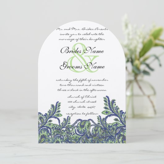 Invitation Royal Blue Green Feathery Paisley Peacock Mariage (Debout devant)