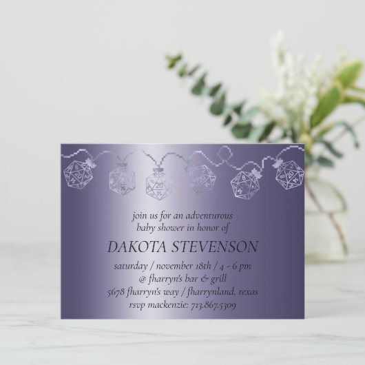 Invitation RPG Luxe | Lampe à découpe à feuilles violettes (Debout devant)