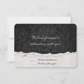 Invitation RSVP Black Damask avec bordure déchirée (Devant)