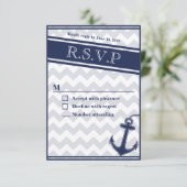 Invitation RSVP bleu marine du chevron nautique (Debout devant)