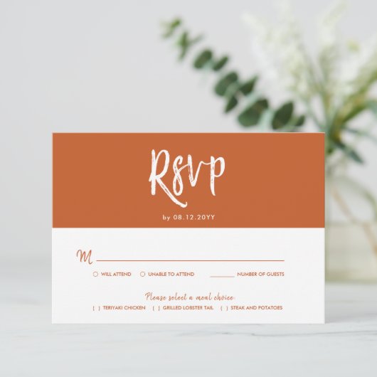 Invitation RSVP Calligraphy Terracotta Style de script Répond (Debout devant)