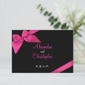 Invitation RSVP en ruban rose (Debout devant)