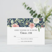Invitation RSVP Mariage Navy Fleur Rose Blanche Feuillage Feu (Debout devant)