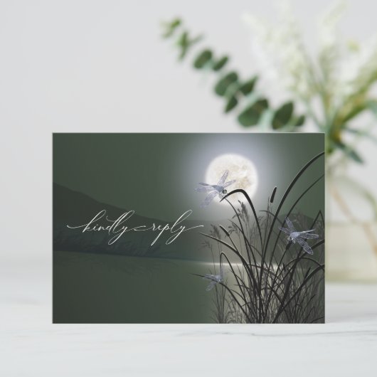 Invitation RSVP Menu Sage Green Pleine lune Dragonfly Pond (Debout devant)