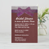 Invitation Ruban Violet, dentelle, Fête des mariées Burlap Ro (Debout devant)