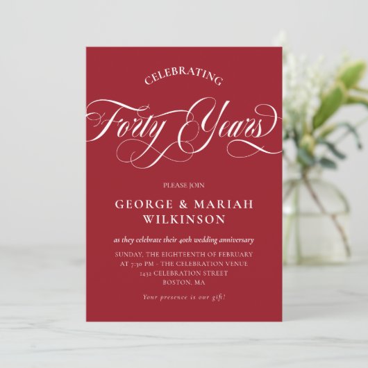 Invitation Ruby Red Swirly Calligraphy 40e Anniversaire de Ma (Debout devant)