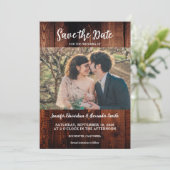 Invitation Rustic barn wood photo country save the date (Debout devant)