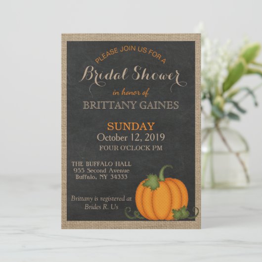 Invitation Rustic Burlap Chalkboard Orange Citrouille Douche (Debout devant)