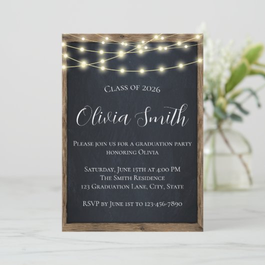 Invitation Rustic Chalkboard & String Lights Graduation Party (Debout devant)