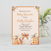 Invitation Rustic Fall Citrouille Neutral Farmhouse Baby show (Debout devant)