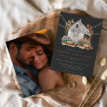 Invitation Rustic Fall Country Éclairage de la grange Mariage<br><div class="desc">Rustic Fall Country Éclairage de la grange Faire-part de mariage photo - Notre invitation rustique comprend une grange pittoresque aquarelle de campagne entourée de citrouilles, feuillage de chute et tournesols sur les portes de la grange. Des lampes à cordes scintillantes sont suspendues au-dessus. L'arrière de l'invitation présente votre belle photo....</div>