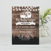 Invitation Rustic Forest Happy Camper 1er anniversaire fête (Debout devant)