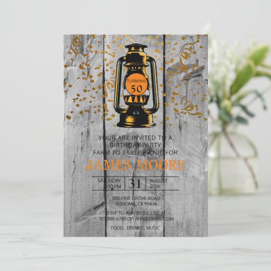 Invitation Rustic Grange Bois & Lanterne 50e fête d'anniversa (Debout devant)