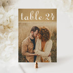 Invitation Rustic Kraft Brown Mariage Numéro de la table de p<br><div class="desc">Pour customiser : tapez le numéro du tableau, cliquez sur "modifier" par la photo par défaut pour télécharger votre propre photo, et ajoutez cette carte de numéro de table individuelle à votre panier. Répétez l'opération pour tous les numéros de table dont vous avez besoin. Texte en écriture blanche et dessin...</div>