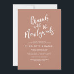 Invitation Rustic Post mariage, Brunch avec les jeunes mariés<br><div class="desc">Planifier un brunch avec les jeunes mariés le lendemain du mariage ? Invités Invitations avec ce "Brunch avec les jeunes mariés",  design rustique moderne en terre cuite à thème brun Post Mariage Brunch Invitation Card. Ajoutez votre bonheur après les détails de la fête du brunch. #TeeshaDerrick</div>