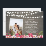 Invitation Rustic Wood 40th Mariage photo Anniversaire<br><div class="desc">Célébrez votre journée spéciale avec cette invitation personnalisée mariage photo anniversaire. Ce design présente de belles fleurs rouges et roses et des lampes à cordes sur un arrière - plan en bois rustique. Vous pouvez personnaliser le texte à n'importe quelle année. Remplacez l'exemple de photo par votre propre photo. Fournitures...</div>