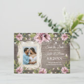 Invitation Rustic Wood Blush rose floral photo Enregistrer la (Debout devant)