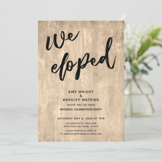 Invitation Rustic Wood Décontracté Nous Avons Elopé Mariage R (Debout devant)