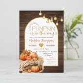 Invitation Rustic Wood Petit Citrouille sur le chemin Baby sh (Debout devant)