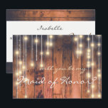 Invitation Rustic Wood Serez-vous ma servante d'honneur ?<br><div class="desc">Pour que la mariée soit qui aime les choses rustiques ! Une façon créative et amusante de demander à votre Maid of Honor de faire partie de votre fête de mariage ! Doté d'un arrière - plan rustique en bois et de lampes à cordes. Lit "Serez-vous ma servante d'honneur ?"...</div>