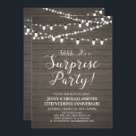 Invitation Rustic Wood Surprise Mariage fête d'anniversaire<br><div class="desc">Célébrez votre journée spéciale avec cette invitation rustique à la fête surprise! Ce design présente une typographie stylisée et des cordes lumineuses sur un arrière - plan en bois rustique. Parfait pour une fête de jardin,  une fête de grange ou toute fête surprise.</div>